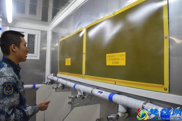 营房可移动！首批新型箱式组合板房在空军某机场投入使用