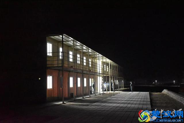 营房可移动！首批新型箱式组合板房在空军某机场投入使用
