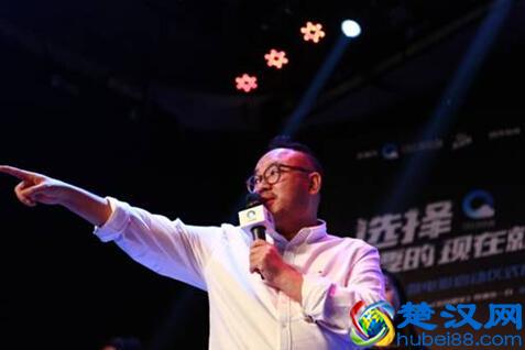 从挖掘机到摄像机 张一白激励90后即刻选择