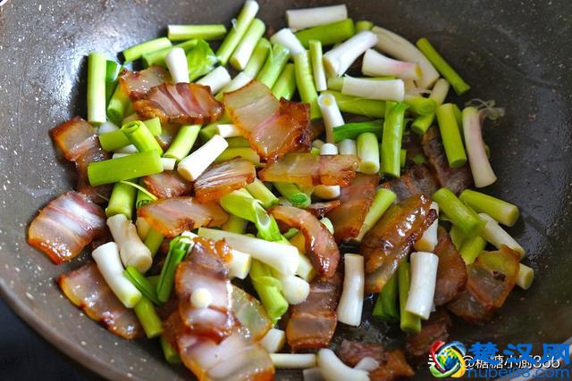 这菜和腊肉是绝配，炒一盘不够吃，春天多吃杀菌好，流感不缠身