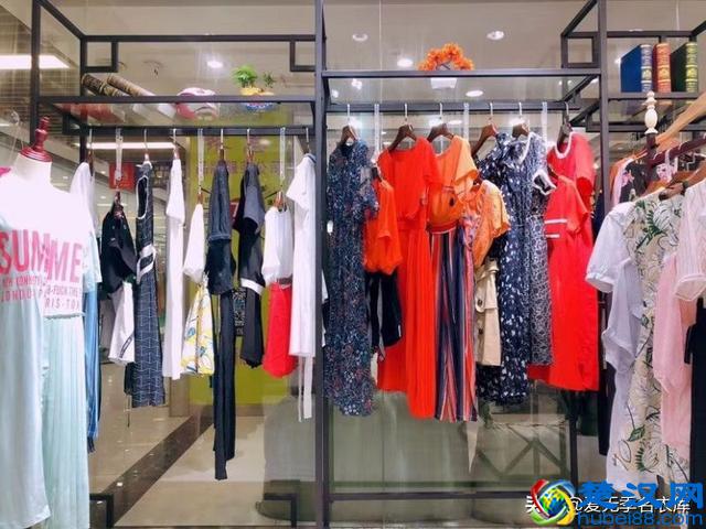 店铺服装货源怎么进？这三个要点综合考虑