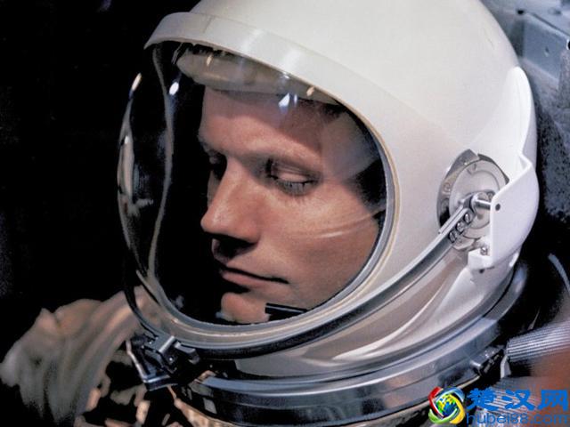 人类登月第一人：两次死里逃生，火箭发射11小时后幸运逃回地球