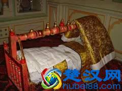 新疆礼物：维吾尔族的摇床