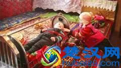 新疆礼物：维吾尔族的摇床