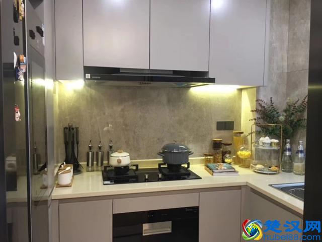 湖州市南太湖中心位置，高铁站均价在10000左右