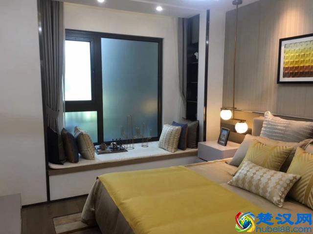 湖州市南太湖中心位置，高铁站均价在10000左右