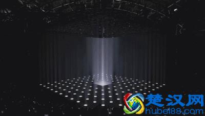 韩国三星手机发布会现场！网友：太酷了！这还是PPT吗？