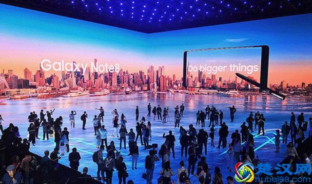 韩国三星手机发布会现场！网友：太酷了！这还是PPT吗？