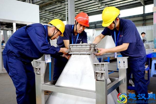 操作工业机器人成新兴职业，90后是主力军