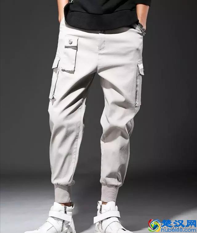 男生女生穿灰色裤子搭配什么颜色的上衣最好看