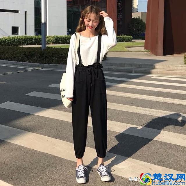 黑色阔腿裤搭配这4件上衣，好看又显瘦！