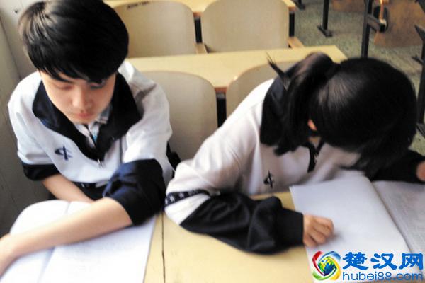 如果青春是一首歌，那一定是《半岛铁盒》！