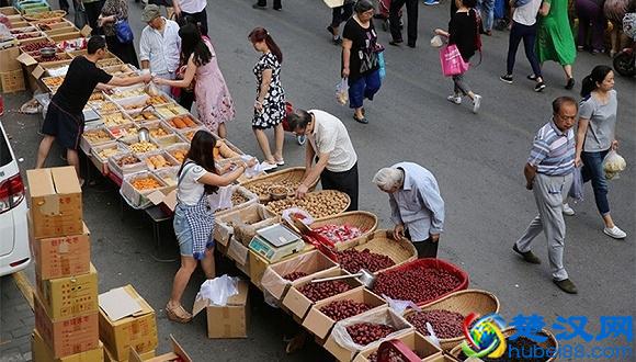 业余创业摆个小摊，卖什么最赚钱？