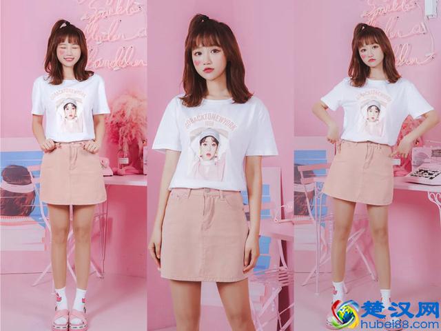 很显粉嫩的粉色短裙，搭配这几件上衣既甜美又减龄！