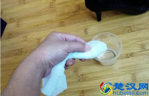 新鞋子总爱磨脚怎么办？几个技巧就1分钟就能搞定新鞋磨脚问题