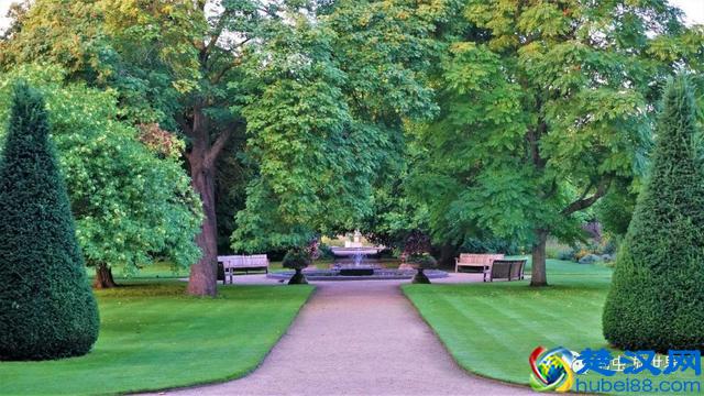 牛津大学是我见过的最美的校园，咱们一起在清晨走走吧