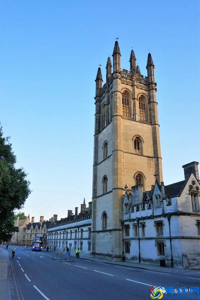 牛津大学是我见过的最美的校园，咱们一起在清晨走走吧