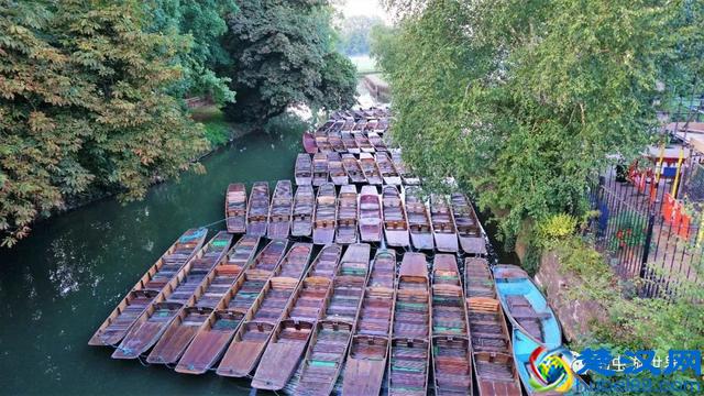 牛津大学是我见过的最美的校园，咱们一起在清晨走走吧