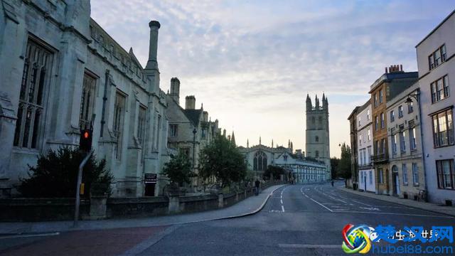 牛津大学是我见过的最美的校园，咱们一起在清晨走走吧