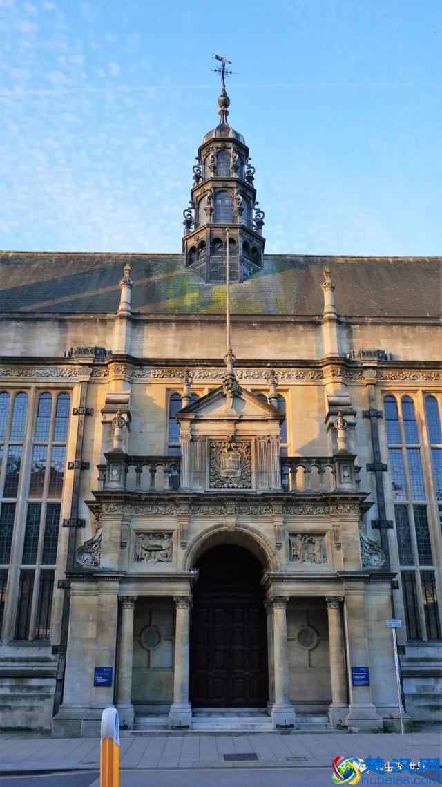 牛津大学是我见过的最美的校园，咱们一起在清晨走走吧