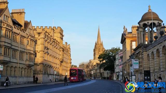 牛津大学是我见过的最美的校园，咱们一起在清晨走走吧