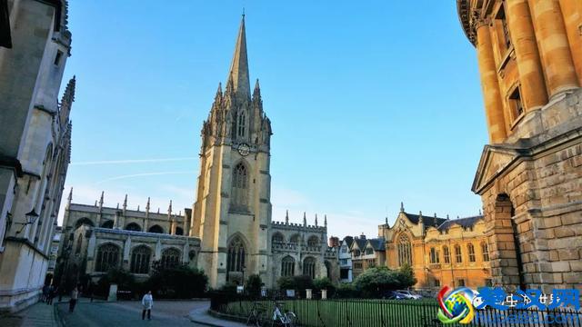牛津大学是我见过的最美的校园，咱们一起在清晨走走吧