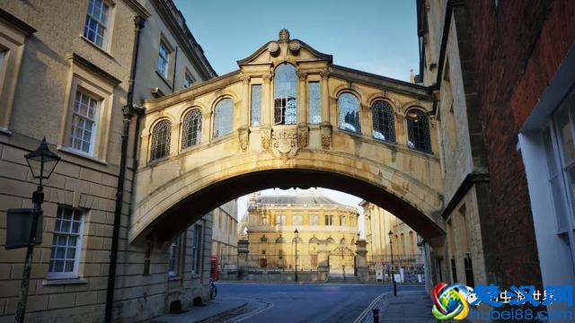 牛津大学是我见过的最美的校园，咱们一起在清晨走走吧