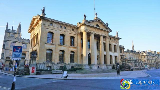 牛津大学是我见过的最美的校园，咱们一起在清晨走走吧