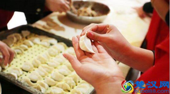 大年三十吃饺子，到底吃饺子有哪些好处？光头佬来给你扒一扒……