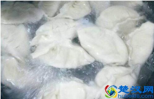 大年三十吃饺子，到底吃饺子有哪些好处？光头佬来给你扒一扒……