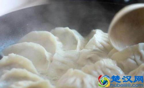 大年三十吃饺子，到底吃饺子有哪些好处？光头佬来给你扒一扒……