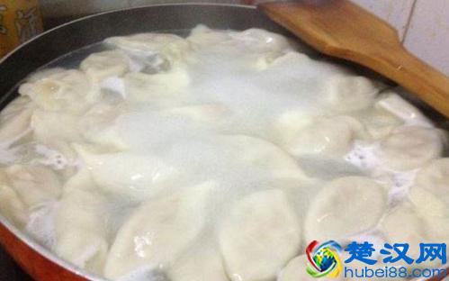 大年三十吃饺子，到底吃饺子有哪些好处？光头佬来给你扒一扒……