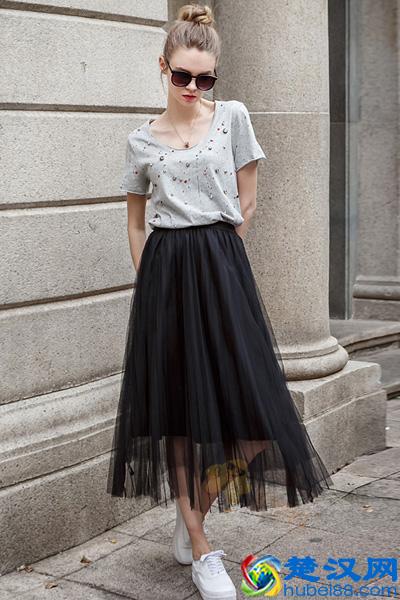 黑色裙子搭配什么上衣好看?