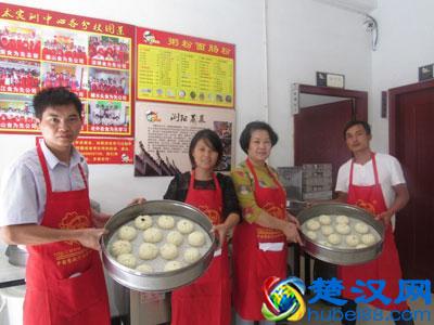 几千元做啥小吃好？县城摆摊卖小吃卖什么好