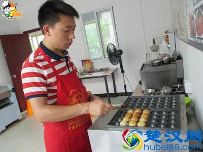 几千元做啥小吃好？县城摆摊卖小吃卖什么好