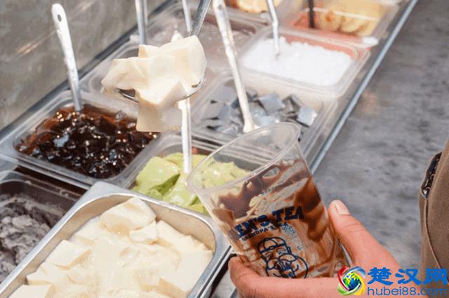 “又脏又污”的沈茶熊猫奶茶，竟然刷爆朋友圈？