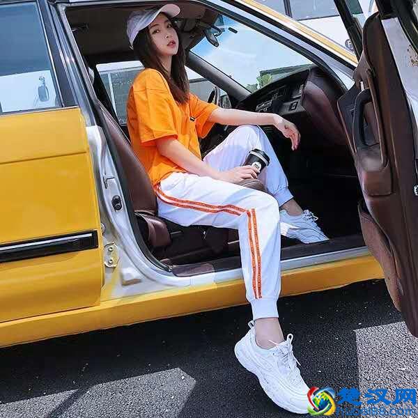 夏日活力橙穿搭，T恤裙子随心挑，在炎热的天气里做最凉爽的少女