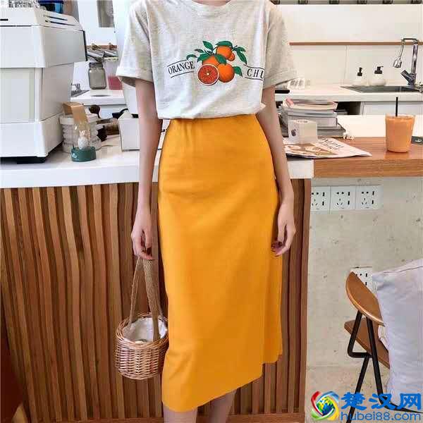 夏日活力橙穿搭，T恤裙子随心挑，在炎热的天气里做最凉爽的少女