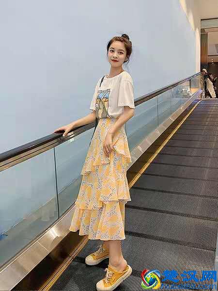 夏日活力橙穿搭，T恤裙子随心挑，在炎热的天气里做最凉爽的少女