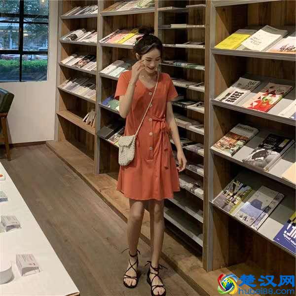 夏日活力橙穿搭，T恤裙子随心挑，在炎热的天气里做最凉爽的少女