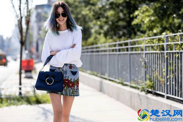 a字裙搭配什么上衣好看？原来这样穿最显腿细