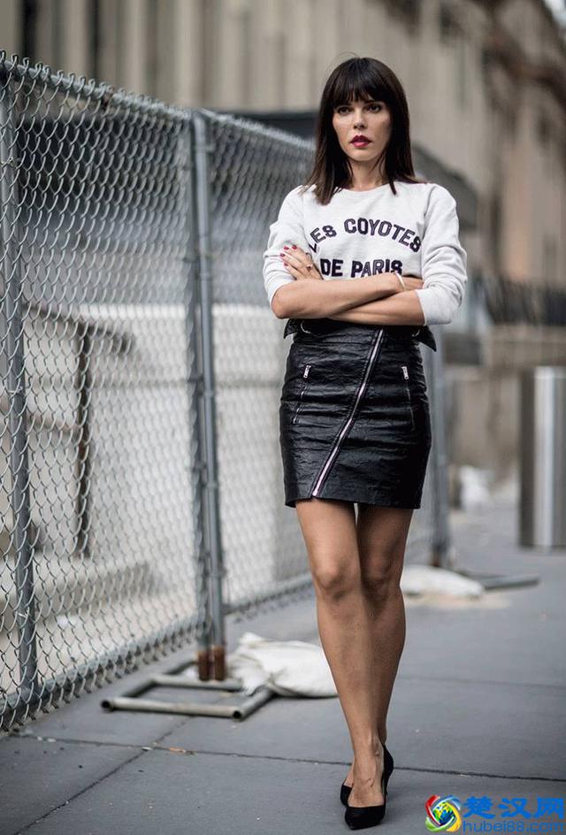 a字裙搭配什么上衣好看？原来这样穿最显腿细