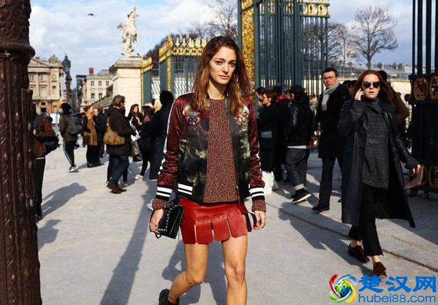 a字裙搭配什么上衣好看？原来这样穿最显腿细