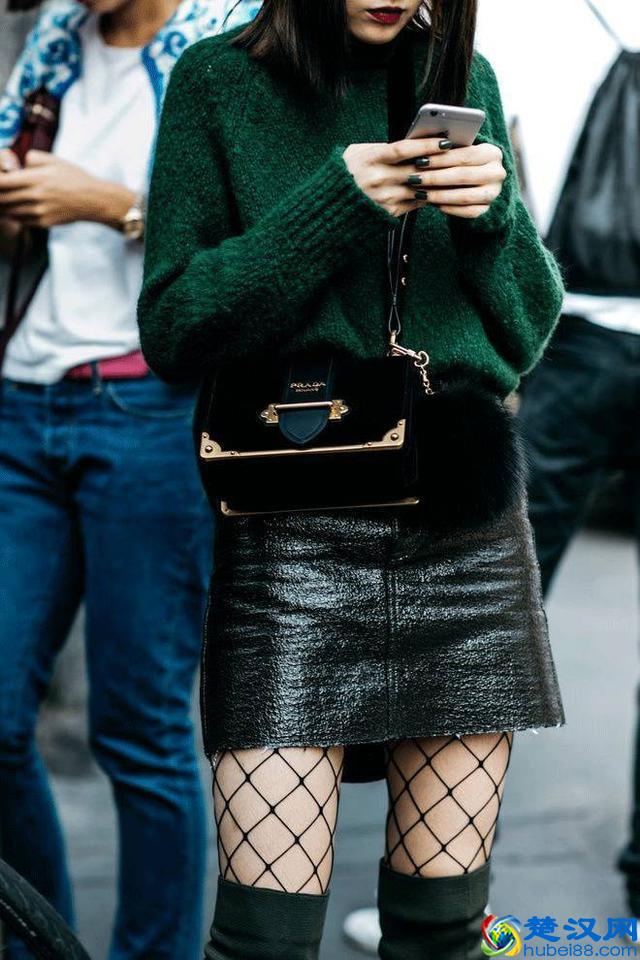 a字裙搭配什么上衣好看？原来这样穿最显腿细