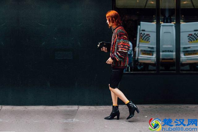 a字裙搭配什么上衣好看？原来这样穿最显腿细