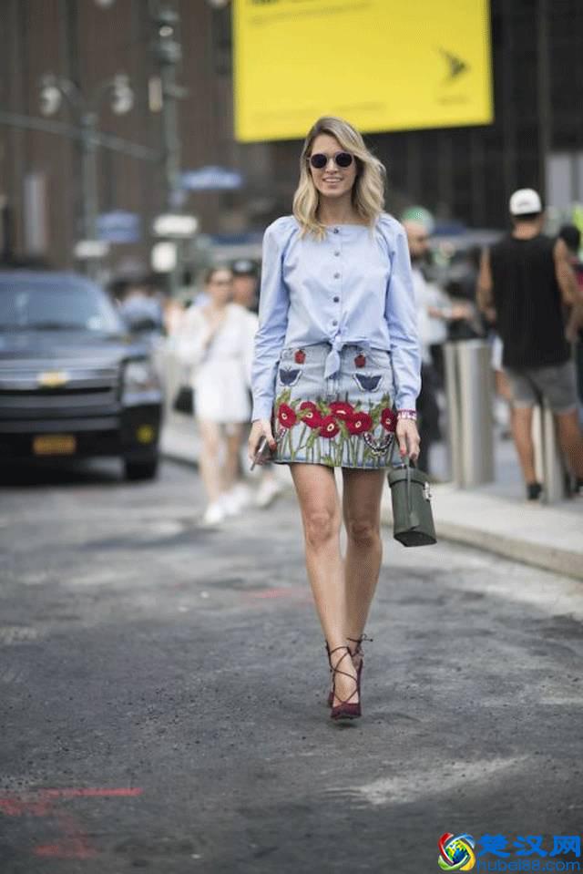 a字裙搭配什么上衣好看？原来这样穿最显腿细