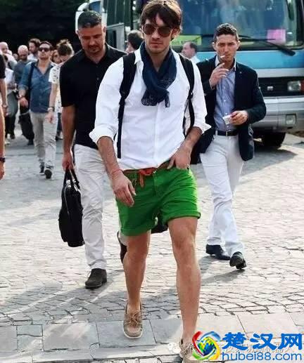 男士休闲短裤配什么鞋 男生休闲短裤搭配什么上衣