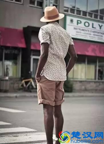 男士休闲短裤配什么鞋 男生休闲短裤搭配什么上衣