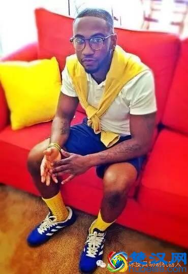 男士休闲短裤配什么鞋 男生休闲短裤搭配什么上衣