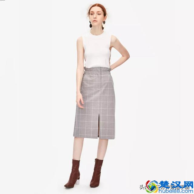 买了格子裙不会搭上衣？和这4件单品搭配，三分钟就能变时髦精